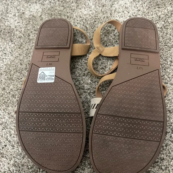 Worn once/like new! Toms sandals • size women's 7 shoes - Picture 2 of 2
